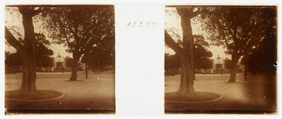 Praça XV de Novembro, tomada do Cais Pharoux; destaque para o chafariz monumental, ao centro