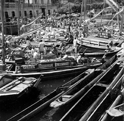 Embarcações na rampa e arredores do Mercado Modelo