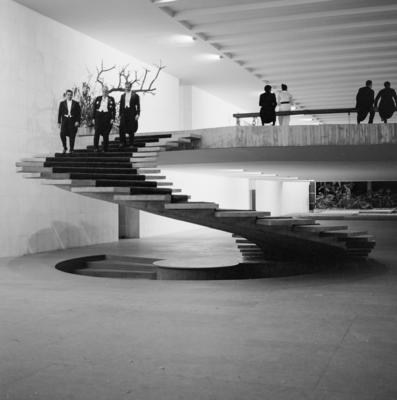 Recepção em homenagem à Rainha Elizabeth II. A escada helicoidal foi projeto dos arquitetos Milton Ramos e Joaquim Cardoso