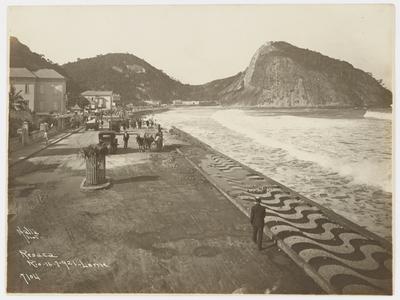 Ressaca na praia do Leme