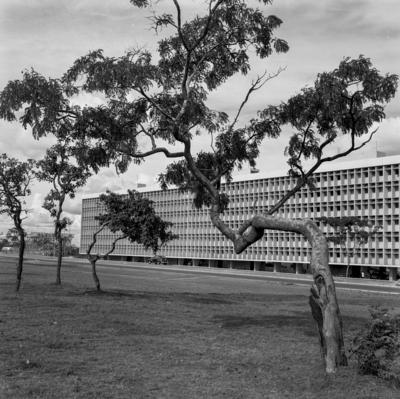 Edifícios residenciais projetados para os Institutos de Aposentadoria e Pensões