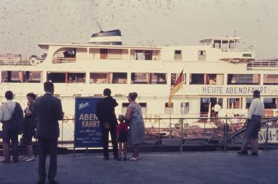 Passeio de barco pelo rio Reno