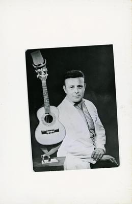 Waldir Azevedo com o cavaquinho