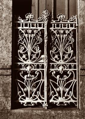 Portão de ferro na praça dos Estivadores