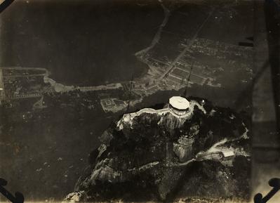 Vista áerea do Morro do Corcovado com o Mirante Chapéu do Sol