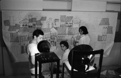 Construção de painel com Lena Coelho dos Santos, Luiz Carlos Ripper e outros alunos