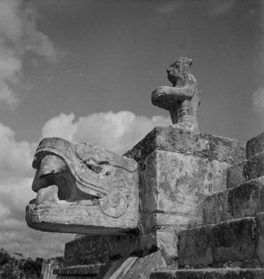 Escultura em sítio arqueológico