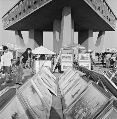 Feira popular nas proximidades da Torre de TV