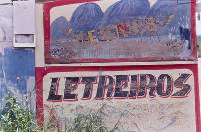 Flagrante de rua - placas, letreiros e cartazes