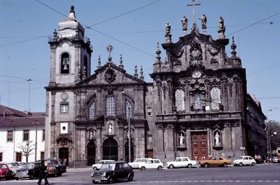 Igreja das Carmelitas e Igreja do Carmo (à direita)