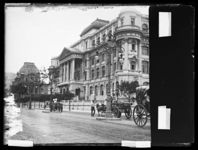 Biblioteca Nacional; ao fundo, o Museu Nacional de Belas Artes