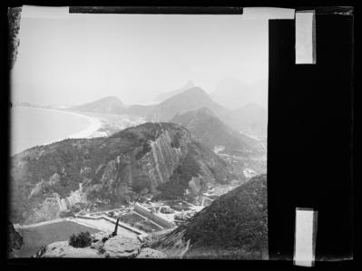 Praia Vermelha e Praia de Copacabana vistas do Morro do Pão de Açúcar