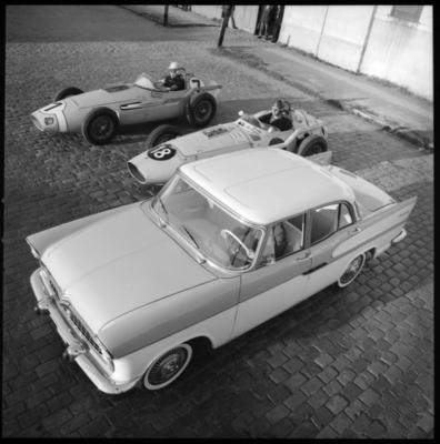 Campanha publicitária da agência Denison para o automóvel Simca Chambord