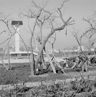 Aterro do Flamengo, ao fundo, Monumento aos Pracinhas