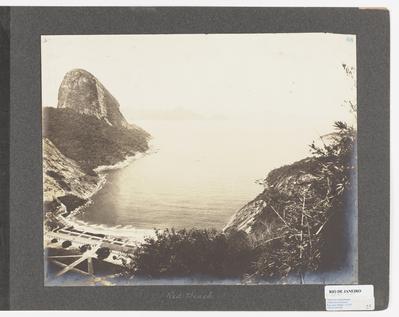 Praia Vermelha vista do Morro da Babilônia