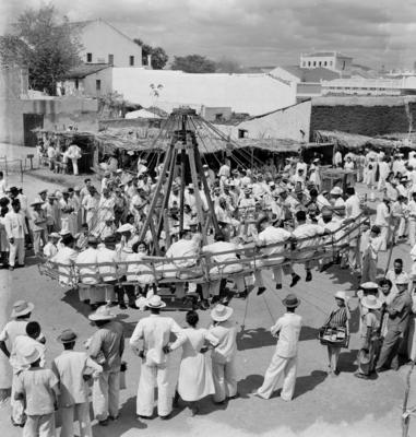 Canindé, romeiros em brinquedos de parque de diversões