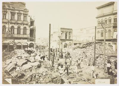 Construção da Avenida Central - demolições entre as ruas da Quitanda e do Ouvidor