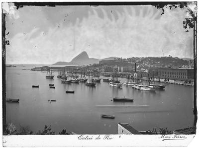Cais Pharoux, Praça D. Pedro II, atual Praça XV de novembro; ao fundo, morro do Castelo e o Pão de Açúcar