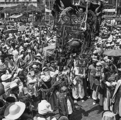 Desfile do bloco Pão Duro