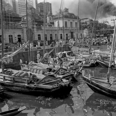 Embarcações na rampa e arredores do Mercado Modelo