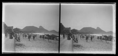 Banhistas na Praia de Copacabana