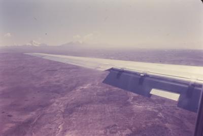 Vista aérea da janela do avião