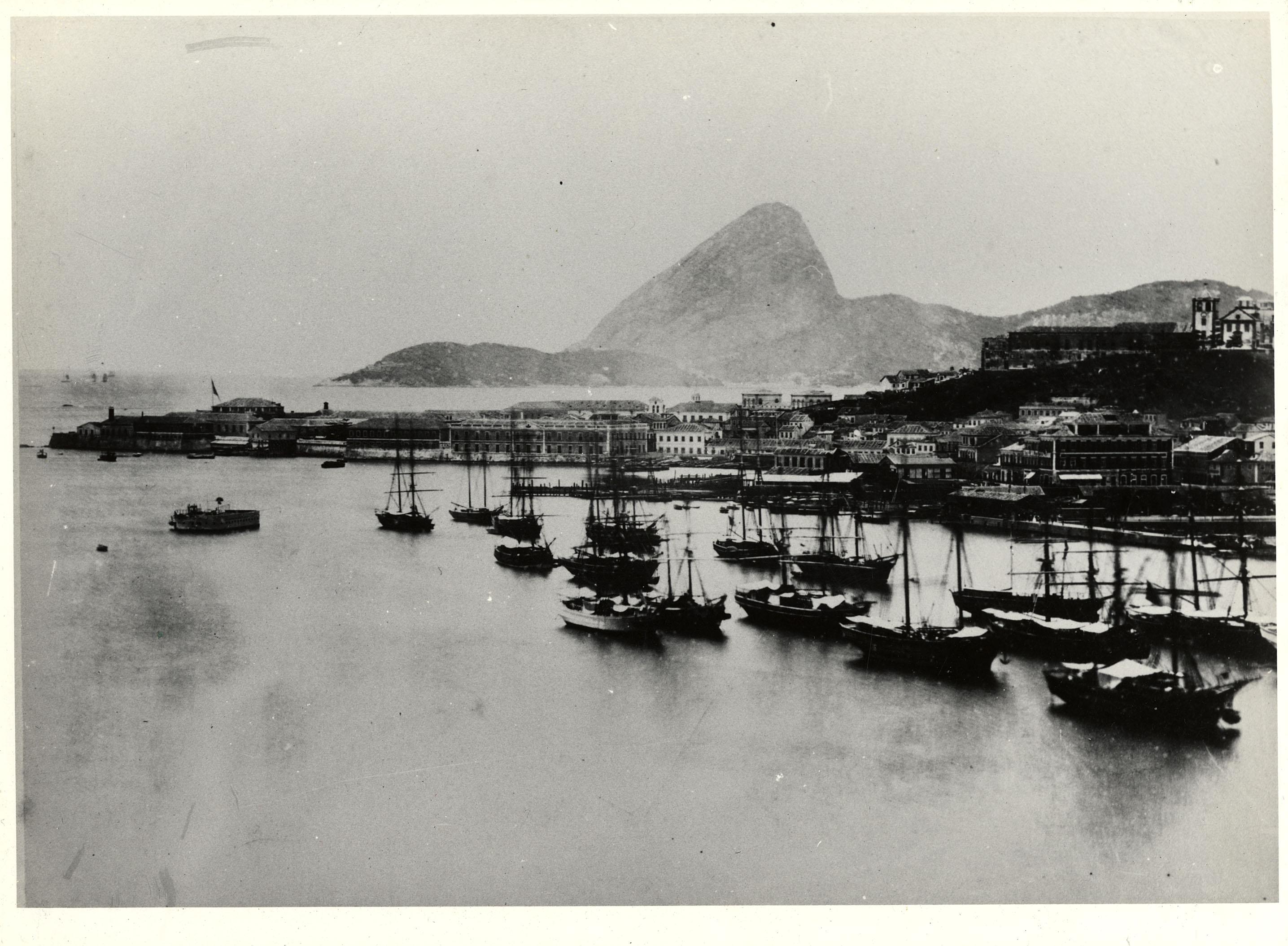 Esquadra de navios nas proximidades do Cais Pharoux; tomada da Ilha das Cobras