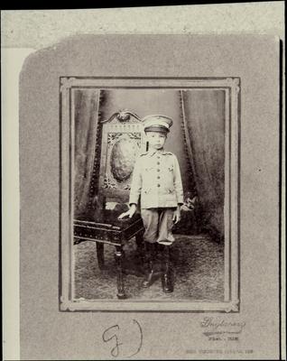 Noel Rosa com farda de colégio (reprodução)