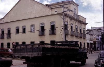 Edificações e comércio