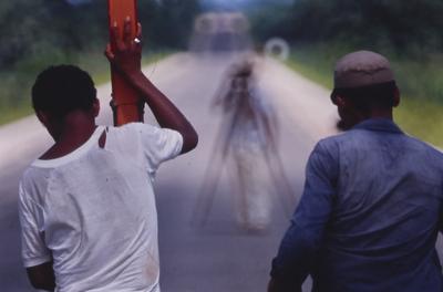 Homens não identificados