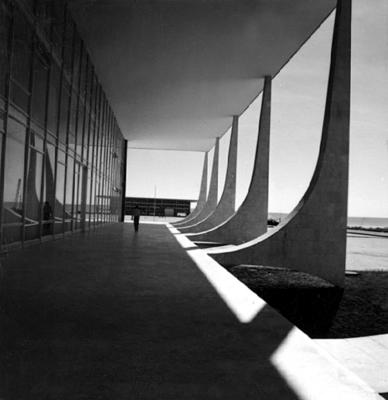 Supremo Tribunal Federal, com o Palácio do Planato ao fundo