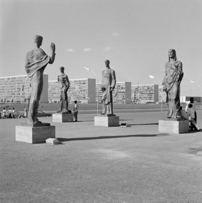 Os quatro evangelistas, esculturas de Alfredo Ceschiatti, na Catedral Metropolitana Nossa Senhora Aparecida