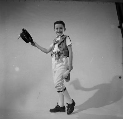 João Batista Sampaio - criança com fantasia