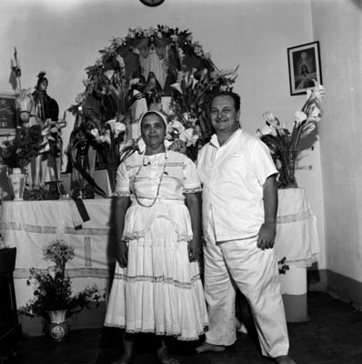 Festa de Cosme e Damião em Centro de Umbanda, à direita, Erivelto Martins