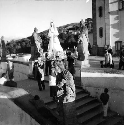 Santuário Diocesano do Bom Jesus de Matosinhos, com profetas e procissão