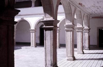 Convento Franciscano de Santa Maria Madalena - claustro, atual Museu de Arte Sacra
