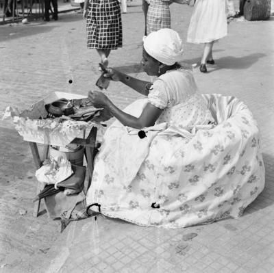 Vendedora de acarajé na procissão de Nosso Senhor dos Navegantes