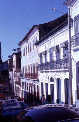 Aspecto de rua - casarões