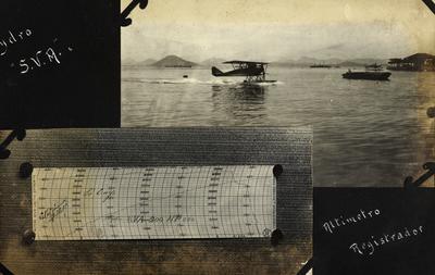 Altímetro Registrador; ao fundo, hidroavião e embarcação