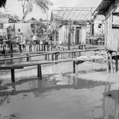 Vila da Barca, palafitas flutuantes