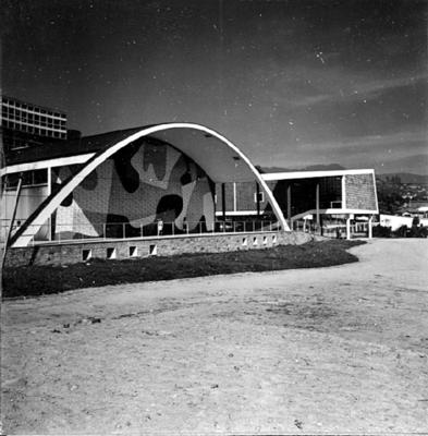 Conjunto Habitacional do Pedregulho - Painel Pulando Carniça, de Portinari