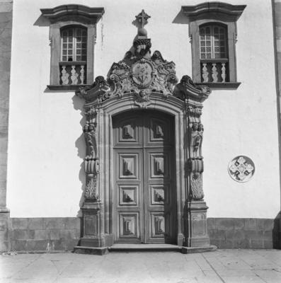 Santuário Diocesano do Bom Jesus de Matosinhos, portada