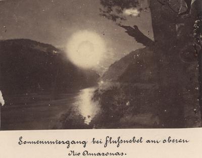 Pôr-do-sol no rio Amazonas