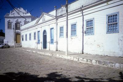 Palácio Conde dos Arcos e Igreja de Nossa Senhora da Boa Morte (ao fundo)