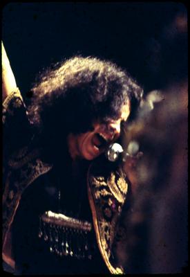 Pepeu Gomes ao microfone