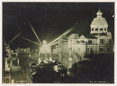 Panorama noturno da Exposição Internacional de 1922