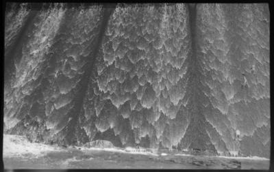 Cortina d'água na barragem da usina Três Bocas