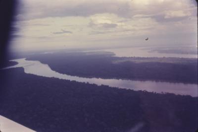 Vista aérea da foz do rio Amazonas, saindo de Belém