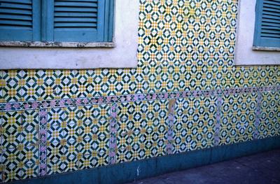 Casa com fachada azulejada