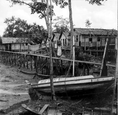 Vila da Barca, palafitas flutuantes